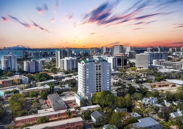 Photo 3 of Condo for sale at 505 S Orange Ave #301, Sarasota, FL 34236 | MLS# A4675111 | Listing updated on 2026-09-28