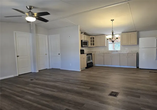 Photo 2 of Manufactured home for sale at 8013 Formby St, Riverview, FL 33578 | MLS# P4937282 | Listing updated on 2026-10-02