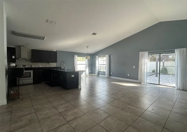 Photo 3 of Single family home for sale at 305 Chelmsford Ct, Kissimmee, FL 34758 | MLS# O6367634 | Listing updated on 2026-10-19