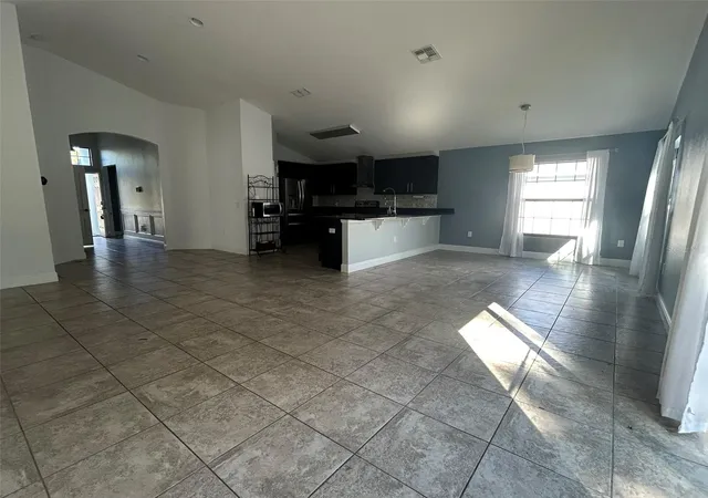 Photo 4 of Single family home for sale at 305 Chelmsford Ct, Kissimmee, FL 34758 | MLS# O6367634 | Listing updated on 2026-10-19