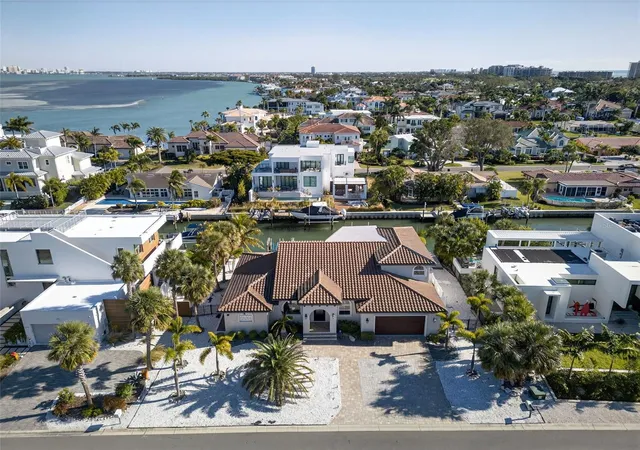 Photo 4 of Single family home for sale at 562 Ranger Ln, Longboat Key, FL 34228 | MLS# A4675541 | Listing updated on 2026-09-26