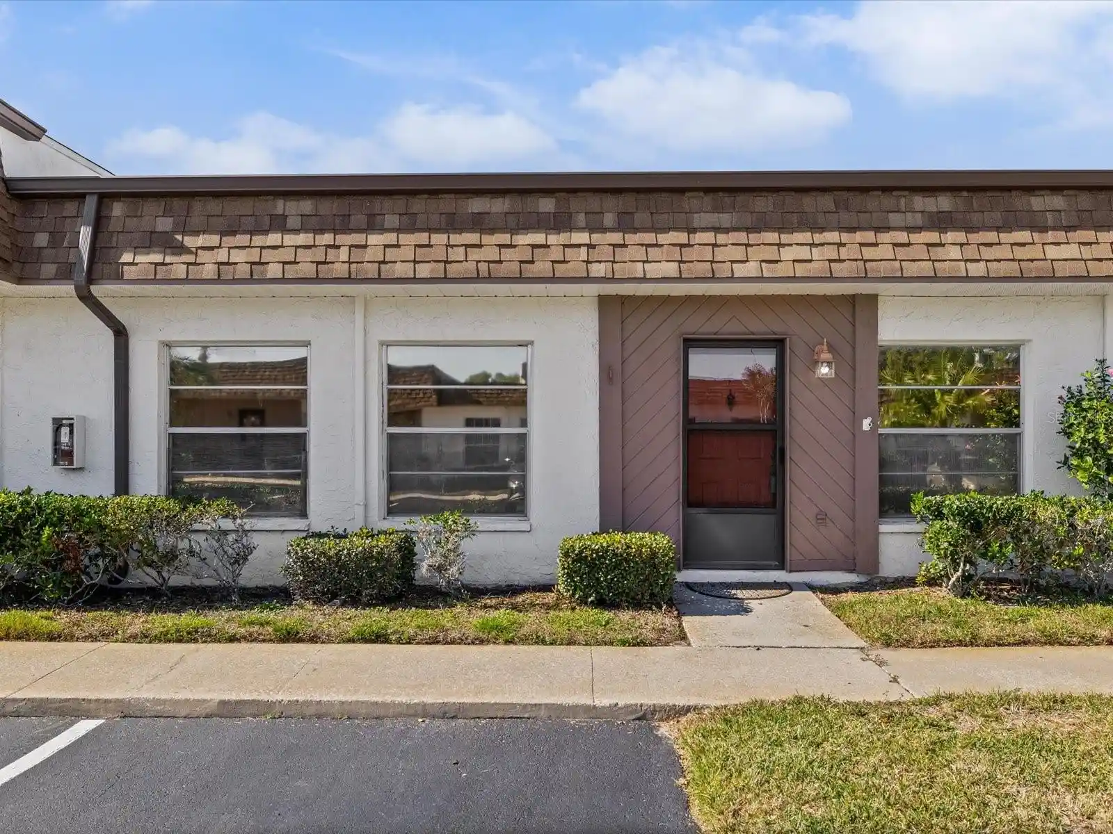 Listing Photo 2 - Condo for sale in 6037 Chesham Dr located at 6037 Chesham Dr, NEW PORT RICHEY, FL 34653 - Unit 6037 Chesham Dr