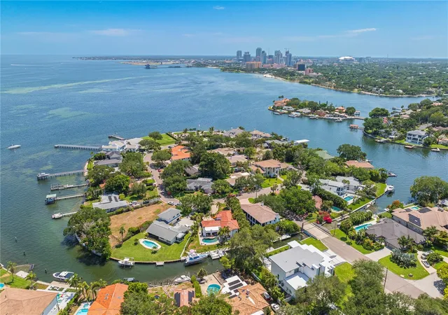 Photo 4 of Single family home for sale at 145 Bay Point Dr NE, Saint Petersburg, FL | MLS# TB8460708 | Listing updated on 2026-09-10