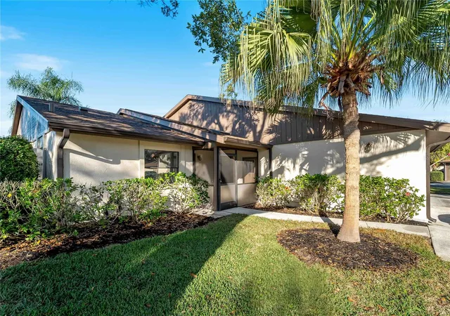 Photo 3 of Single family home for sale at 365 Oak Hl Way #32, Sarasota, FL 34232 | MLS# A4677958 | Listing updated on 2026-10-07