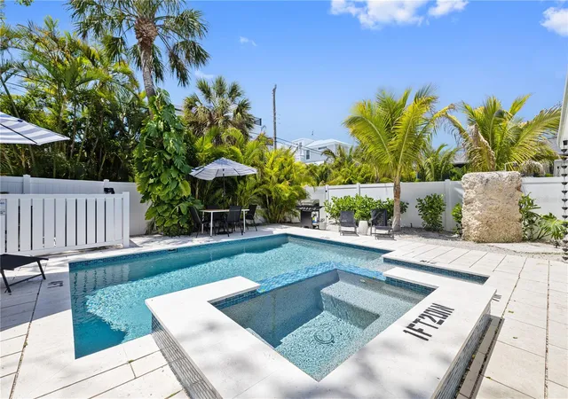 Photo 3 of Single family home for sale at 3014 Gulf Dr, Holmes Beach, FL 34217 | MLS# A4678029 | Listing updated on 2026-09-15