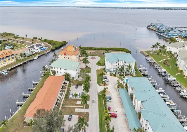 Listing Photo 4 - Condo for sale in building located at 129 Breakers Ct, Punta Gorda, FL 33950 - Unit #121