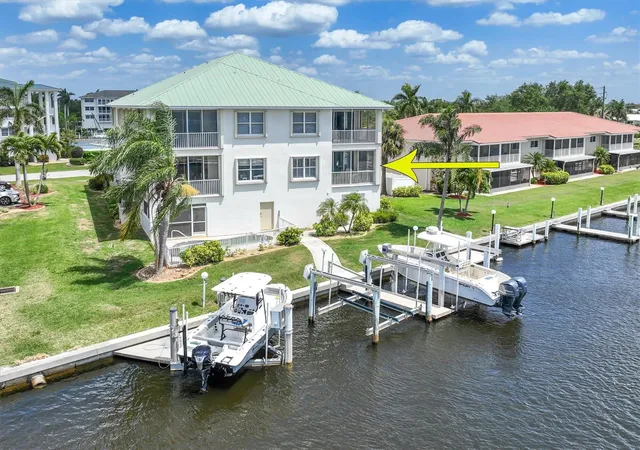 Listing Photo 5 - Condo for sale in building located at 129 Breakers Ct, Punta Gorda, FL 33950 - Unit #121