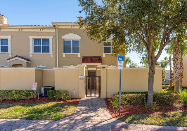 Townhouse for sale at 2616 Bella Vista Dr, DAVENPORT, FL 33897 | MLS# S5141665