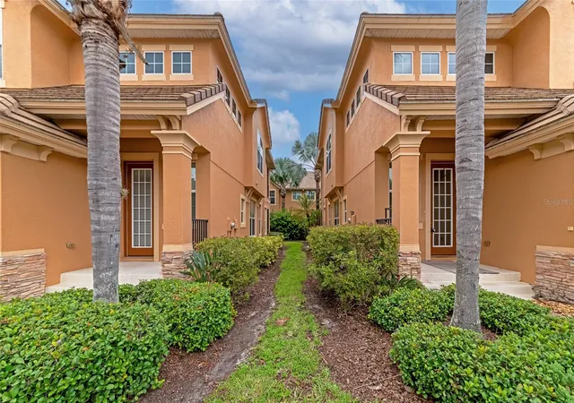 Photo 3 of Townhouse for sale at 5519 Napa Dr, Sarasota, FL 34243 | MLS# A4678466 | Listing updated on 2026-09-14