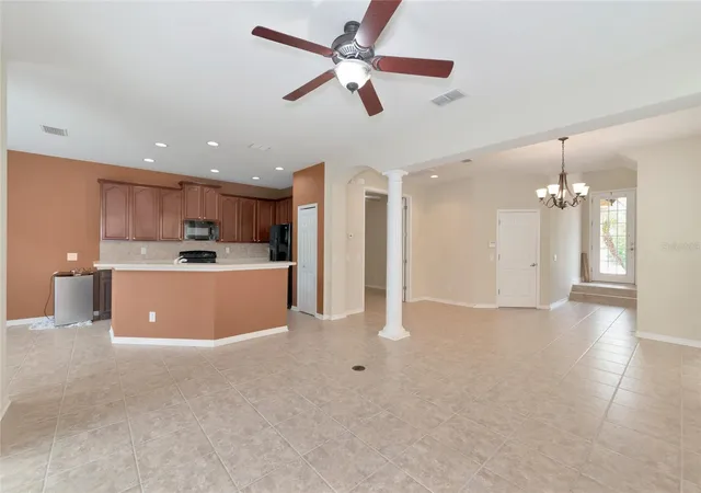 Photo 3 of Townhouse for sale at 5519 Napa Dr, Sarasota, FL 34243 | MLS# A4678466 | Listing updated on 2026-09-14