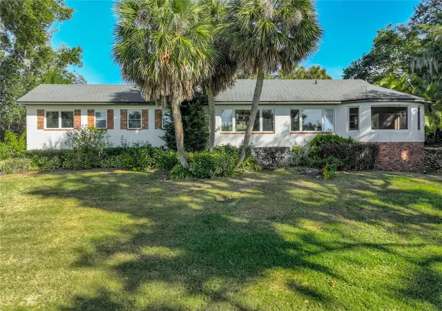 Photo 3 of Single family home for sale at 2400 Topping Pl, Eustis, FL 32726 | MLS# G5107049 | Listing updated on 2026-09-30