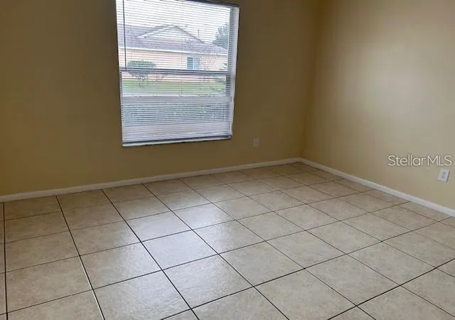 Photo 3 of House for sale at 40 E Country Cvs Way, Kissimmee, FL 34743 | MLS# S5142234 | Listing updated on 2026-09-10