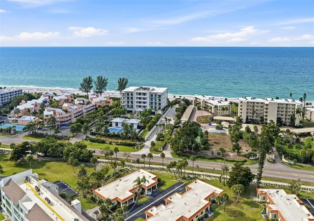 Photo 2 of Single family home for sale at 4720 Gulf Of Mexico Dr #Villa 2, Longboat Key, FL 34228 | MLS# A4679458 | Listing updated on 2026-10-10