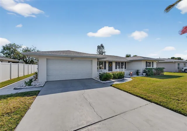 Photo 3 of Single family home for sale at 1735 Loralin Dr, Englewood, FL 34223 | MLS# D6145776 | Listing updated on 2026-09-11