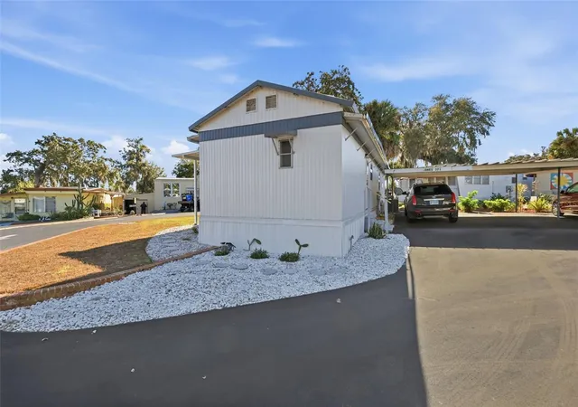 Photo 3 of Manufactured home for sale at 3896 Picciola Rd #371, Fruitland Park, FL 34731 | MLS# G5107426 | Listing updated on 2026-09-11