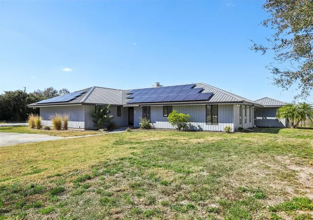 Photo 3 of Single family home for sale at 3050 Crump Rd, Winter Haven, FL 33881 | MLS# L4959091 | Listing updated on 2026-09-15