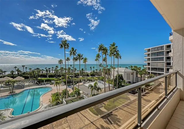 Listing Photo 4 - Condo for sale in building located at 545 Sanctuary Dr, Longboat Key, FL 34228 - Unit #B305