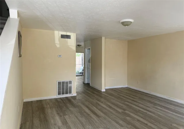 Listing Photo 1 - Condo for sale in building located at 4004 Barwood Dr, ORLANDO, FL 32839 - Unit #3804