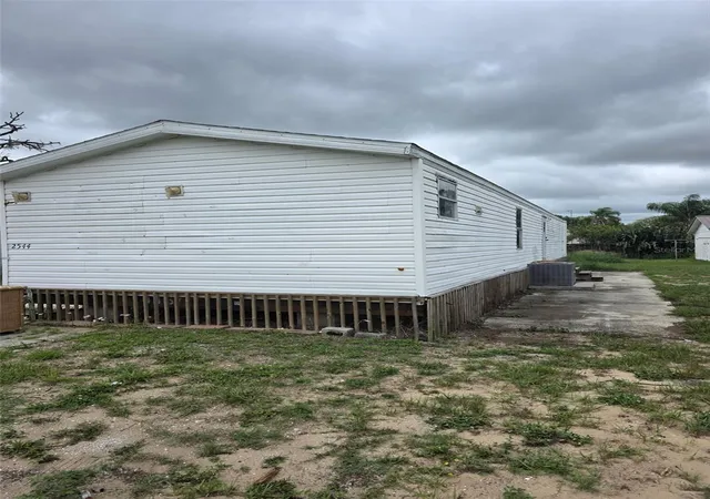 Photo 2 of Manufactured home for sale at 2544 El Dorado Ave, Avon Park, FL 33825 | MLS# O6379968 | Listing updated on 2026-10-04
