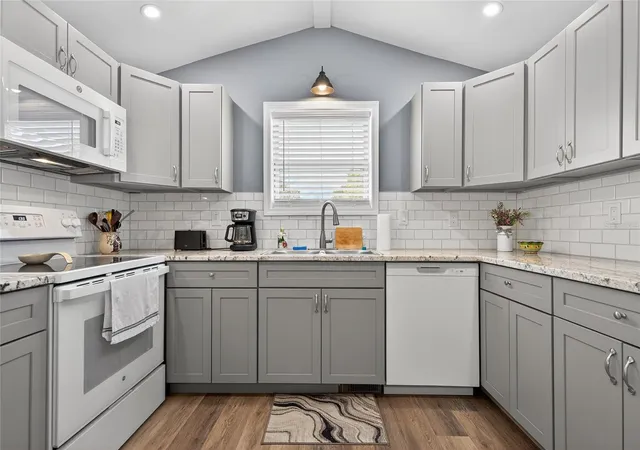 Photo 4 of Manufactured home for sale at 204 Crown Point Dr, Nokomis, FL 34275 | MLS# N6142800 | Listing updated on 2026-09-26