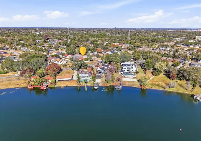Photo 3 of Single family home for sale at 7002 Crestlake Dr, Orlando, FL 32819 | MLS# S5143293 | Listing updated on 2026-10-17