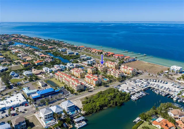 Photo 4 of Townhouse for sale at 6411 Mayra Shrs Ln, Apollo Beach, FL 33572 | MLS# TB8473995 | Listing updated on 2026-10-09