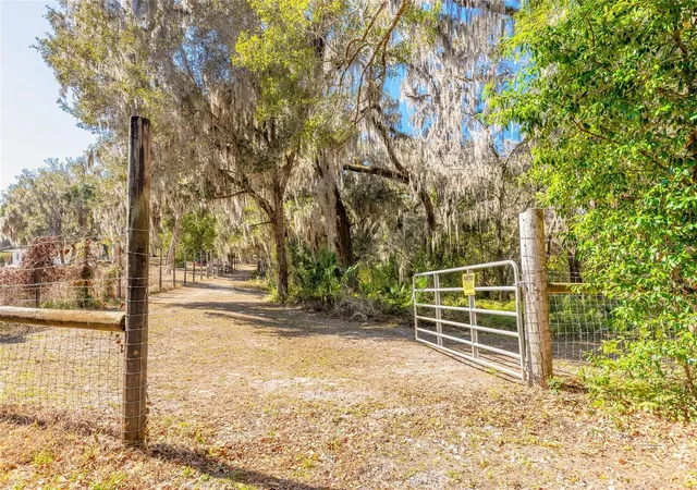 Photo 1 of Sale Pending at 2095 Stone Rd, Deland, FL 32720 | MLS# V4947257 | Listing updated on 2026-09-10