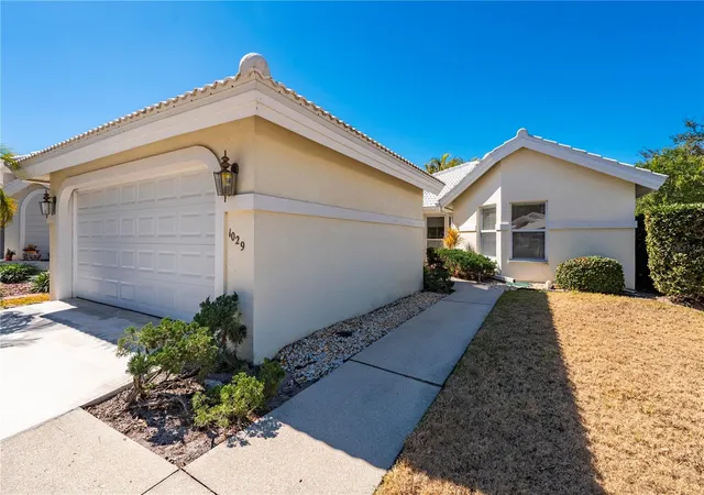 Photo 3 of Sale Pending at 1029 Harbor Town Dr, Venice, FL 34292 | MLS# C7521920 | Listing updated on 2026-09-22