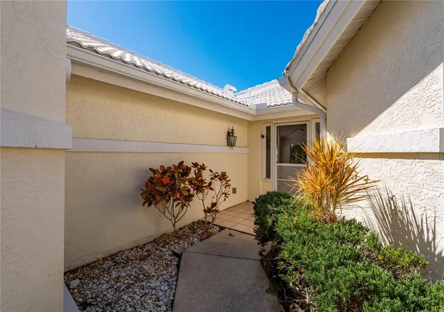 Photo 4 of Sale Pending at 1029 Harbor Town Dr, Venice, FL 34292 | MLS# C7521920 | Listing updated on 2026-09-22
