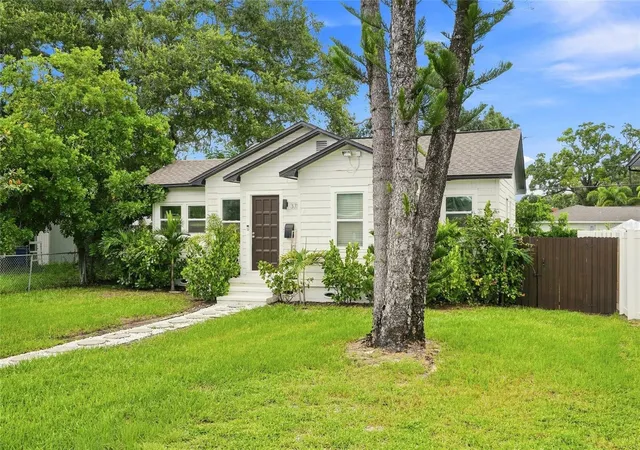 Photo 3 of Single family home for sale at 3731 6th Avenue N, Saint Petersburg, FL 33713 | MLS# TB8476330 | Listing updated on 2026-09-12