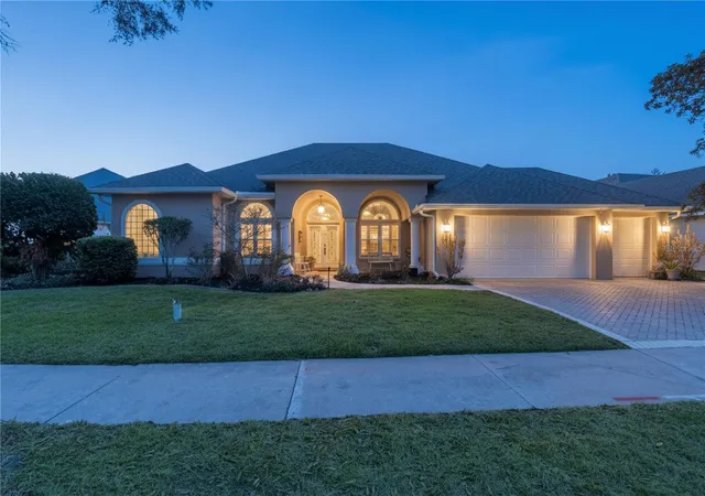 Photo 2 of Single family home for sale at 1500 Edgewater Dr, Mount Dora, FL 32757 | MLS# O6383176 | Listing updated on 2026-10-05