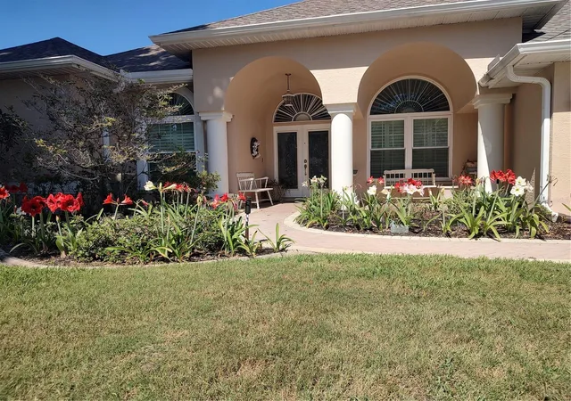 Photo 4 of Single family home for sale at 1500 Edgewater Dr, Mount Dora, FL 32757 | MLS# O6383176 | Listing updated on 2026-10-05