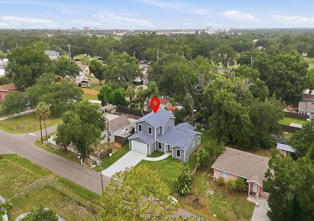 Photo 3 of Single family home for sale at 1615 31st Avenue E, Bradenton, FL 34208 | MLS# A4682980 | Listing updated on 2026-09-12