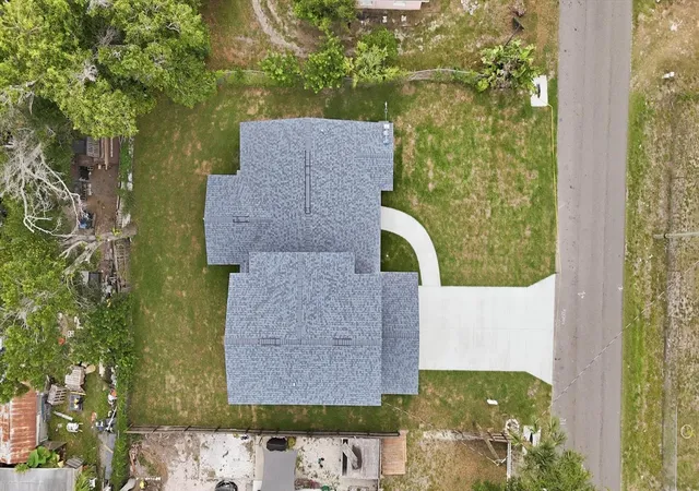 Photo 4 of Single family home for sale at 1615 31st Avenue E, Bradenton, FL 34208 | MLS# A4682980 | Listing updated on 2026-09-12
