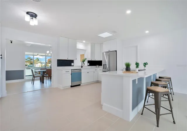 Photo 3 of Single family home for sale at 2801 Gulfstream Rd, Orlando, FL 32805 | MLS# O6383677 | Listing updated on 2026-09-14