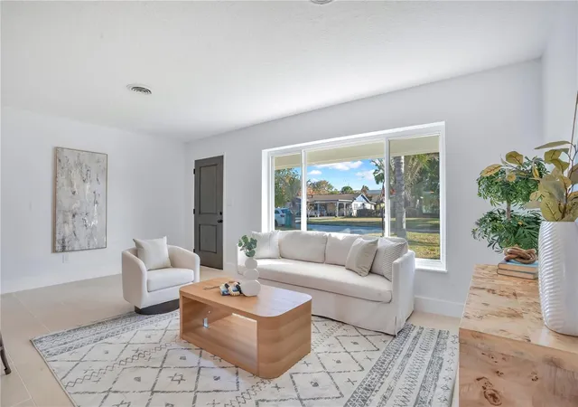 Photo 4 of Single family home for sale at 2801 Gulfstream Rd, Orlando, FL 32805 | MLS# O6383677 | Listing updated on 2026-09-14