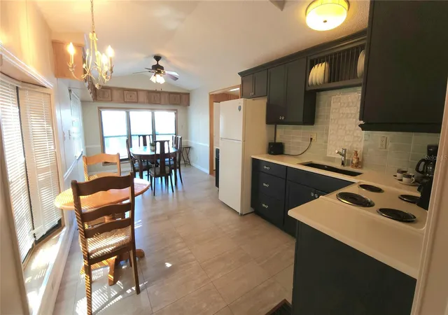 Listing Photo 3 - Condo for sale in building located at 3300 26th Ave E, BRADENTON, FL 34208 - Unit #65