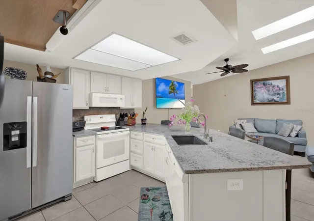 Photo 3 of Single family home for sale at 729 Sandy Crk Dr, Brandon, FL 33511 | MLS# TB8478796 | Listing updated on 2026-09-10