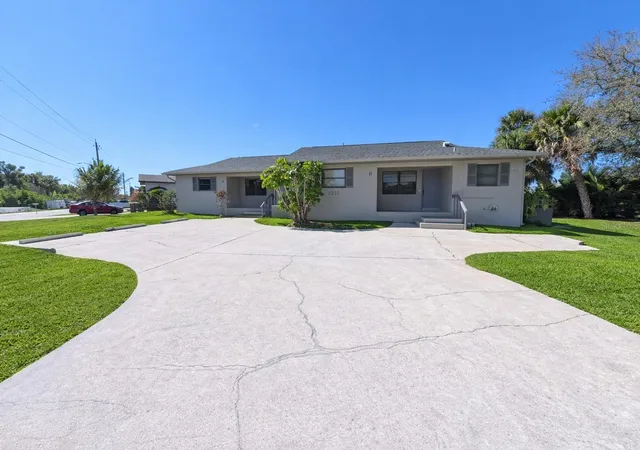 Photo 4 of House for sale at 3211 Riverside Dr, Punta Gorda, FL 33950 | MLS# C7522368 | Listing updated on 2026-10-05