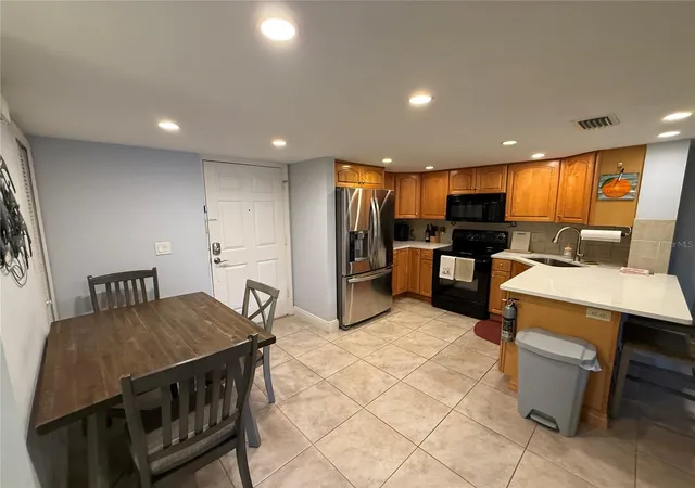 Listing Photo 5 - Condo for sale in building located at 950 Broadway, Dunedin, FL 34698 - Unit #107
