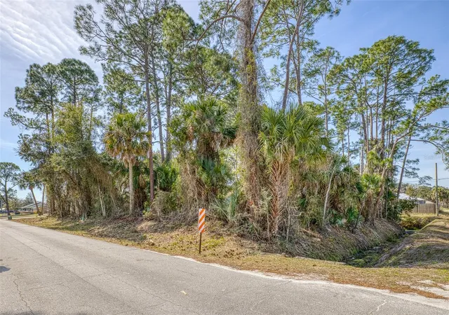Photo 3 of Sale Pending at 2904 India Palm Dr, Edgewater, FL 32141 | MLS# V4947500 | Listing updated on 2026-10-12