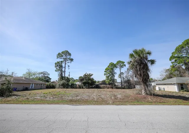 Photo 3 of Sale Pending at 3128 India Palm Dr, Edgewater, FL 32141 | MLS# V4947501 | Listing updated on 2026-10-12