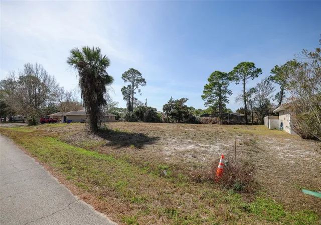 Photo 4 of Sale Pending at 3128 India Palm Dr, Edgewater, FL 32141 | MLS# V4947501 | Listing updated on 2026-10-12