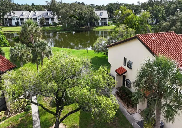 Listing Photo 2 - Condo for sale in building located at 5654 Gdns Dr, SARASOTA, FL 34243