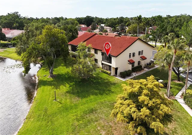 Listing Photo 3 - Condo for sale in building located at 5654 Gdns Dr, SARASOTA, FL 34243