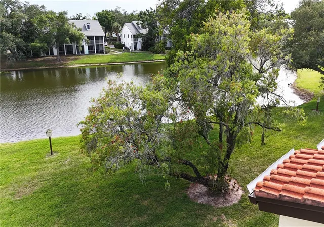 Listing Photo 4 - Condo for sale in building located at 5654 Gdns Dr, SARASOTA, FL 34243