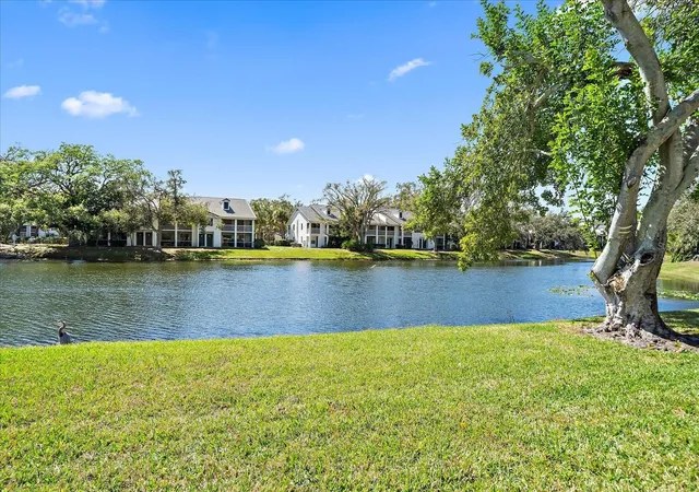Listing Photo 5 - Condo for sale in building located at 5654 Gdns Dr, SARASOTA, FL 34243