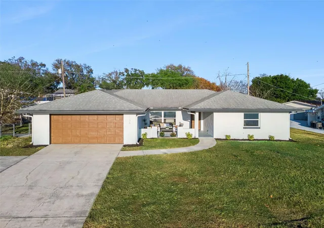 Photo 3 of Single family home for sale at 1106 Lake Ariana Blvd, Auburndale, FL 33823 | MLS# O6385589 | Listing updated on 2026-10-08