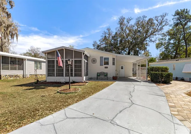 Photo 1 of Sale Pending at 2805 Kingswood Cir, Brooksville, FL 34604 | MLS# W7883401 | Listing updated on 2026-09-11