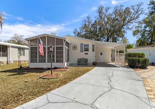 Photo 2 of Sale Pending at 2805 Kingswood Cir, Brooksville, FL 34604 | MLS# W7883401 | Listing updated on 2026-09-11
